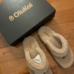 OluKai Plush Tan Slippers